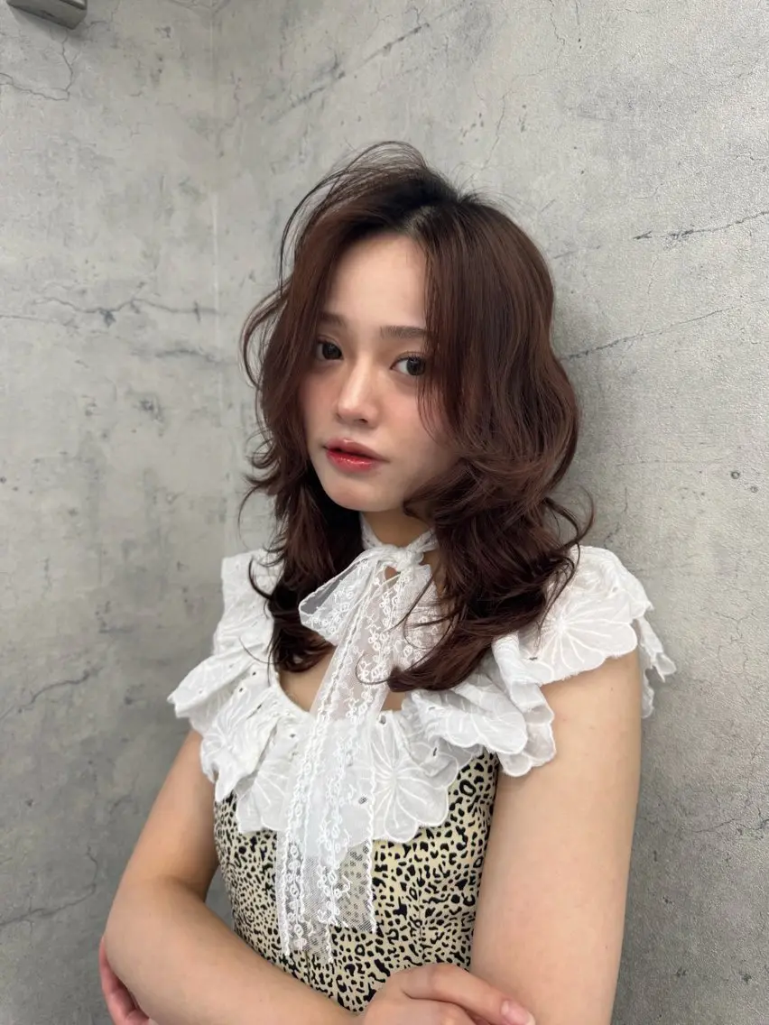 ミディアム カラー ヘアカラー トリートメント ハイトーン/レイヤー 💜Akaneのヘアスタイル