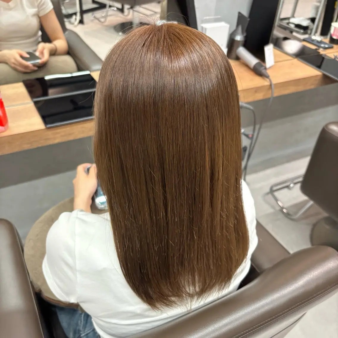 セミロング カラー ベージュカラー ブリーチ 透明感カラー ブリーチなしカラー 似合わせカット ヘアカラー トリートメント 艶カラー✨️縮毛矯正 ×耳ツボ💠mamiのヘアスタイル