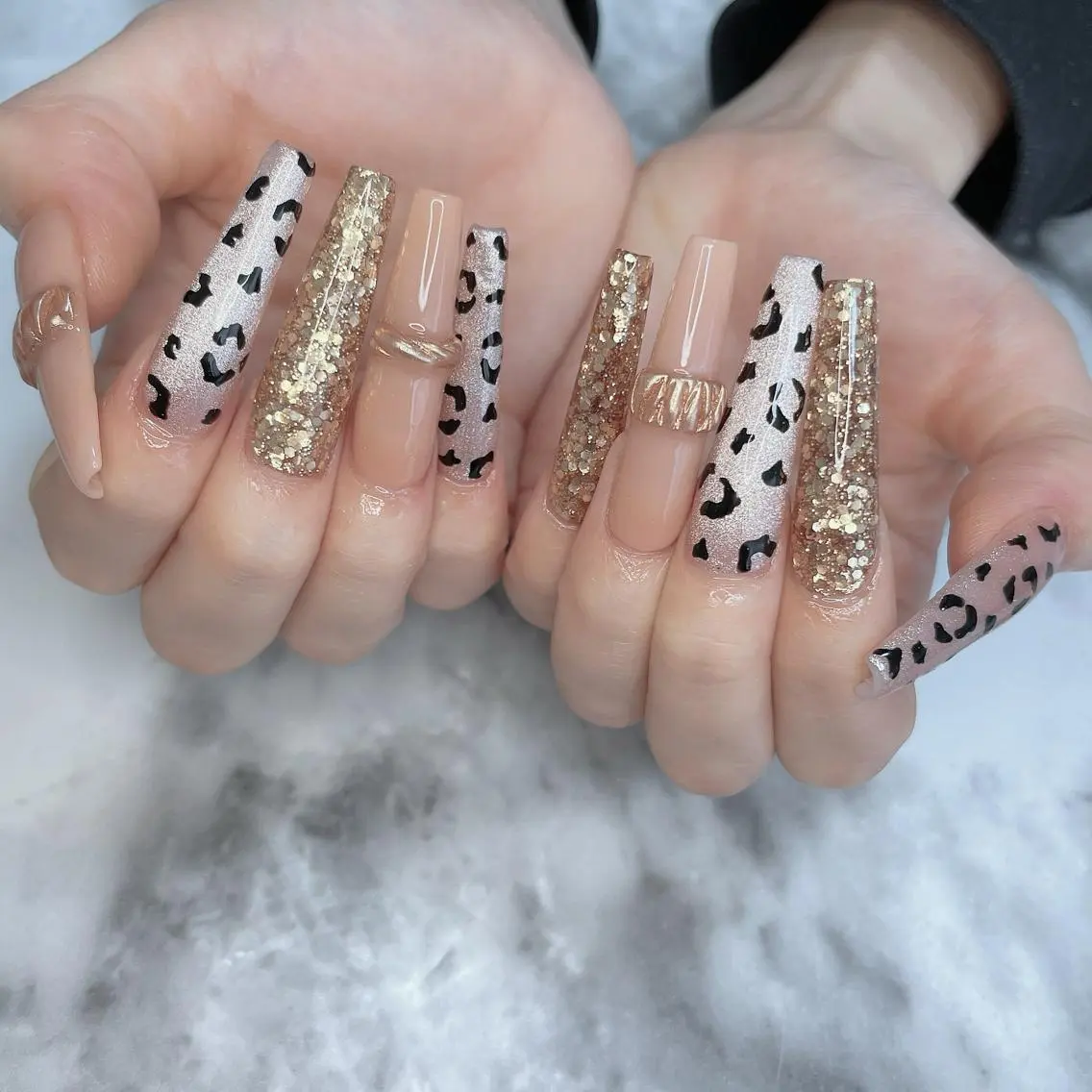ネイル ジェルネイル ロングネイル マグネットネイル ハンドネイル Kayo 💅のネイルデザイン