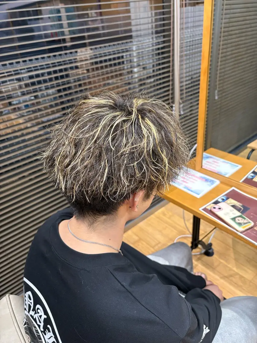 ショート カラー メンズ メンズメッシュ メッシュ ヘアカラー ハイトーン、カラー 特化⟡.·すわ☁️のヘアスタイル