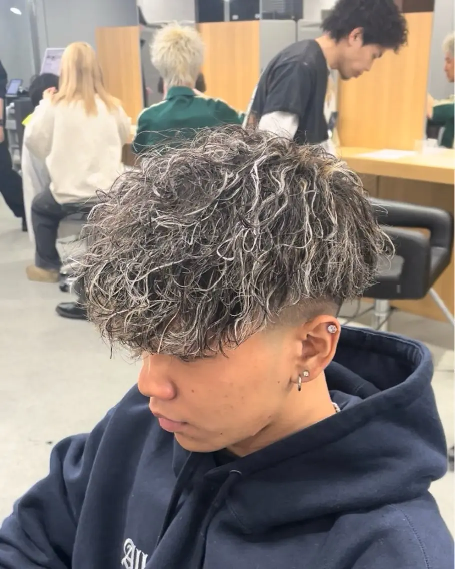 ショート カラー パーマ メンズ カット ヘアカラー パーマ 🔥メンズ 特化🔥菊水皐暉🔥のヘアスタイル