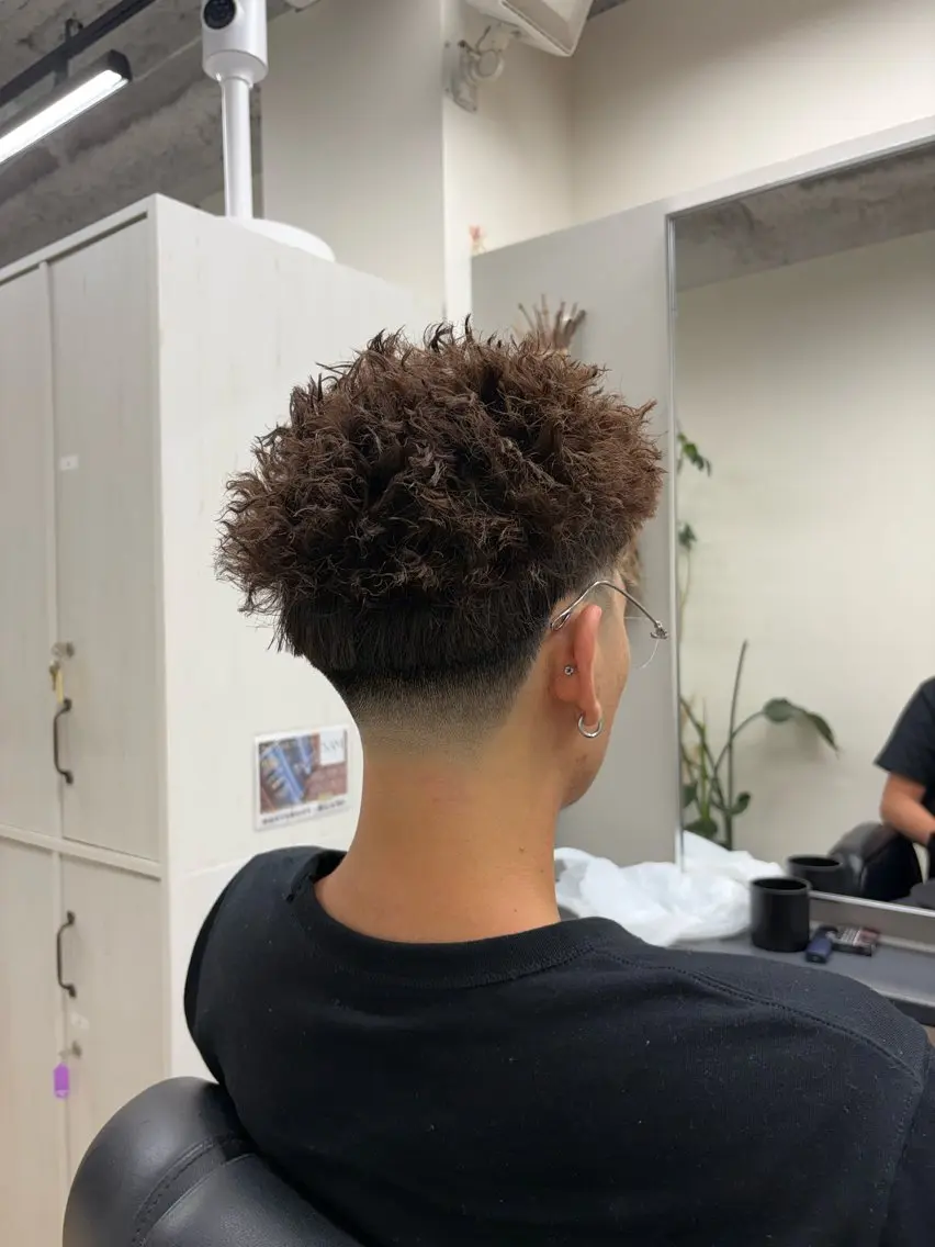 ショート パーマ メンズ フェードカット メンズパーマ スパイキーショート ショートヘア カット パーマ 深澤 知樹のヘアスタイル