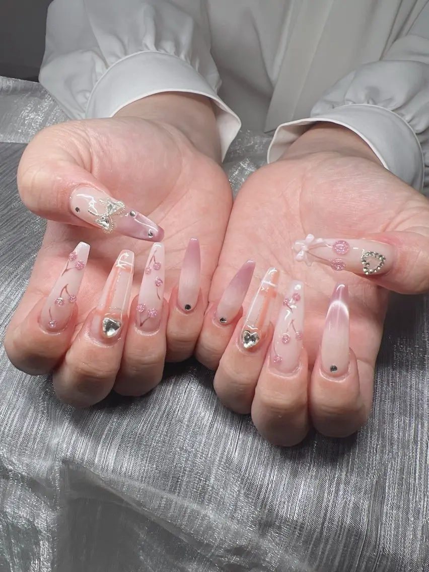 ネイル オーロラネイル チークネイル 長さ出し フットネイル フレンチネイル ハンドネイル Lee Nailsのネイルデザイン