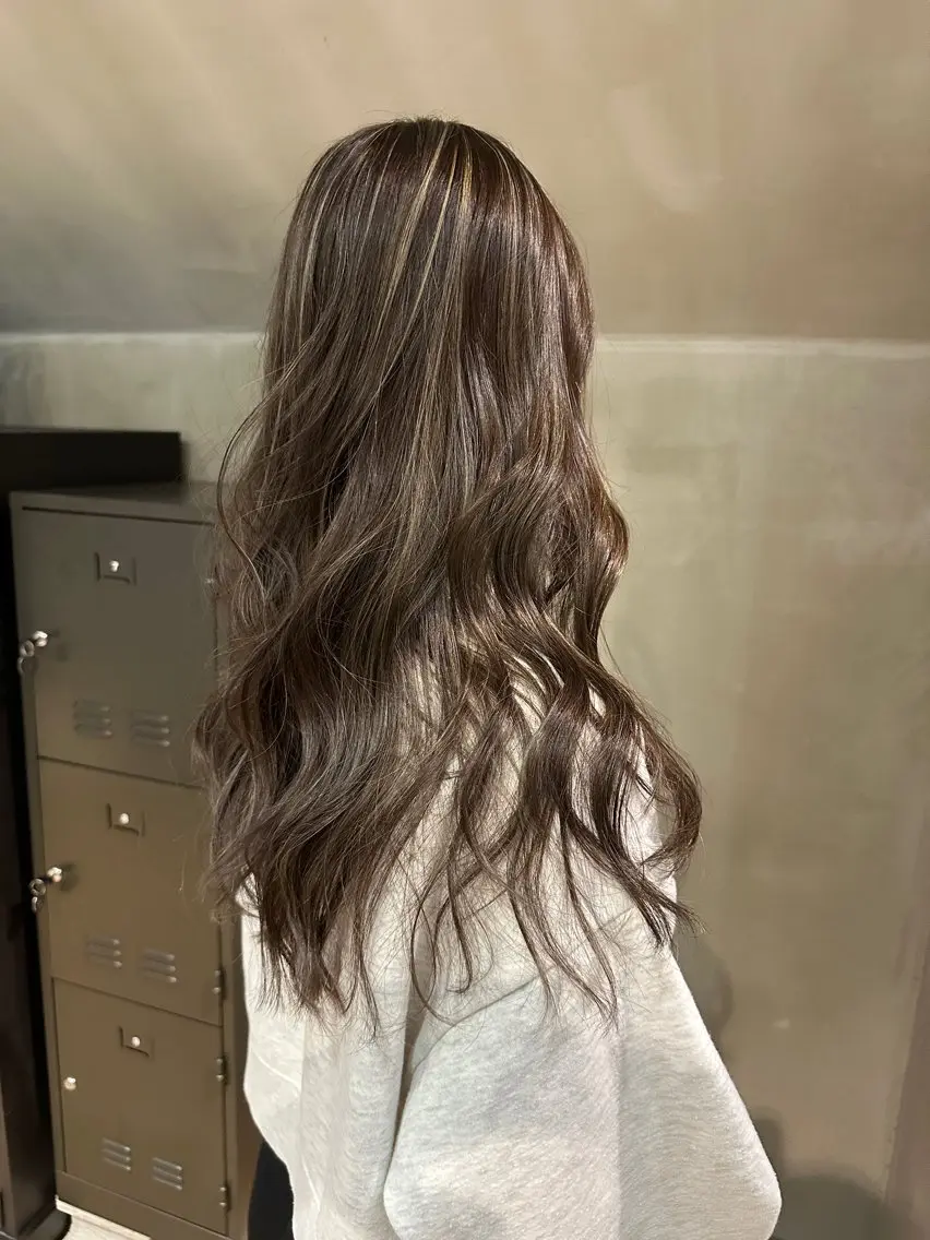 ロング ヘアカラー mei🪽 カラーモデルのヘアスタイル
