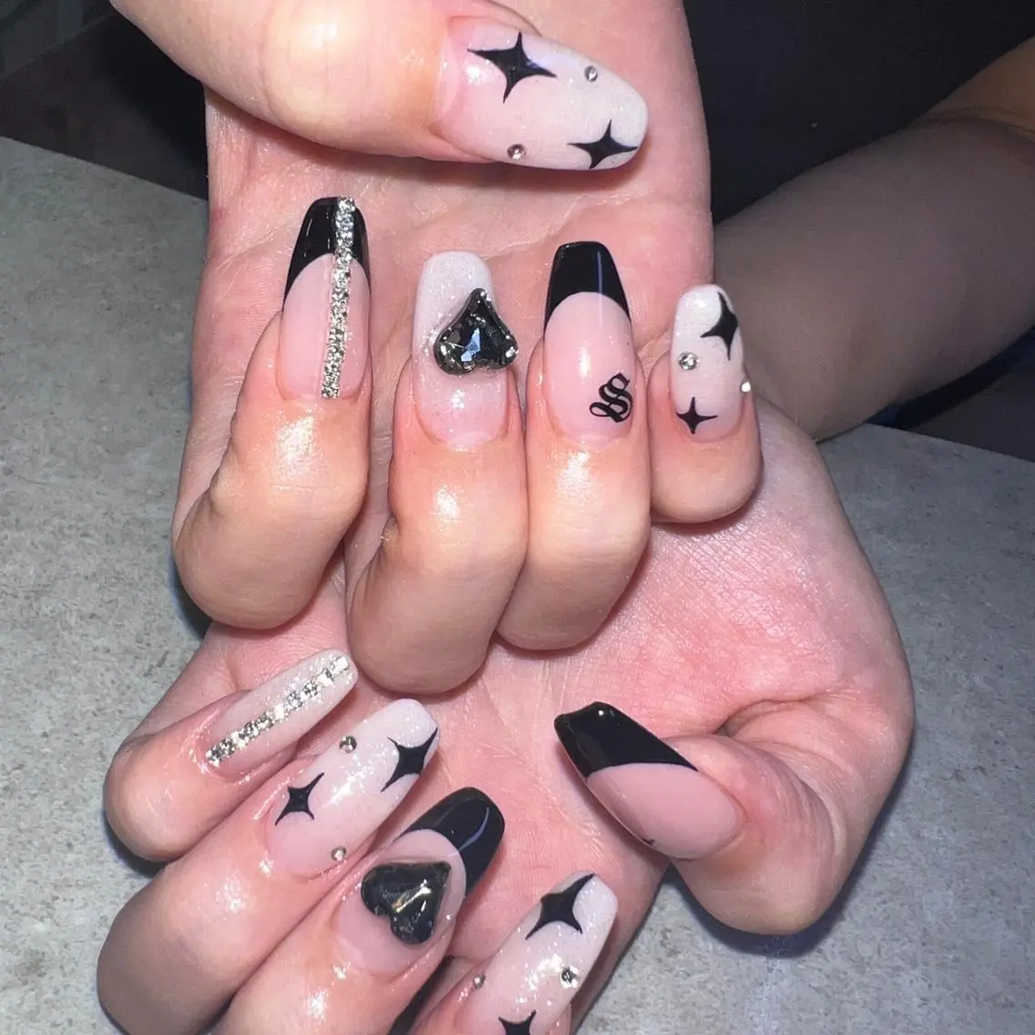 ネイル フレンチネイル ジェルネイル キラキラネイル 韓国ネイル パラジェル ハンドネイル ハンドケア Allma Nailのネイルデザイン
