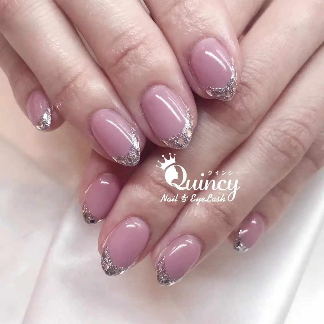 ネイル フレンチネイル ガラスフレンチ Quincy ネイル&アイラッシュのマツエク・マツパデザイン