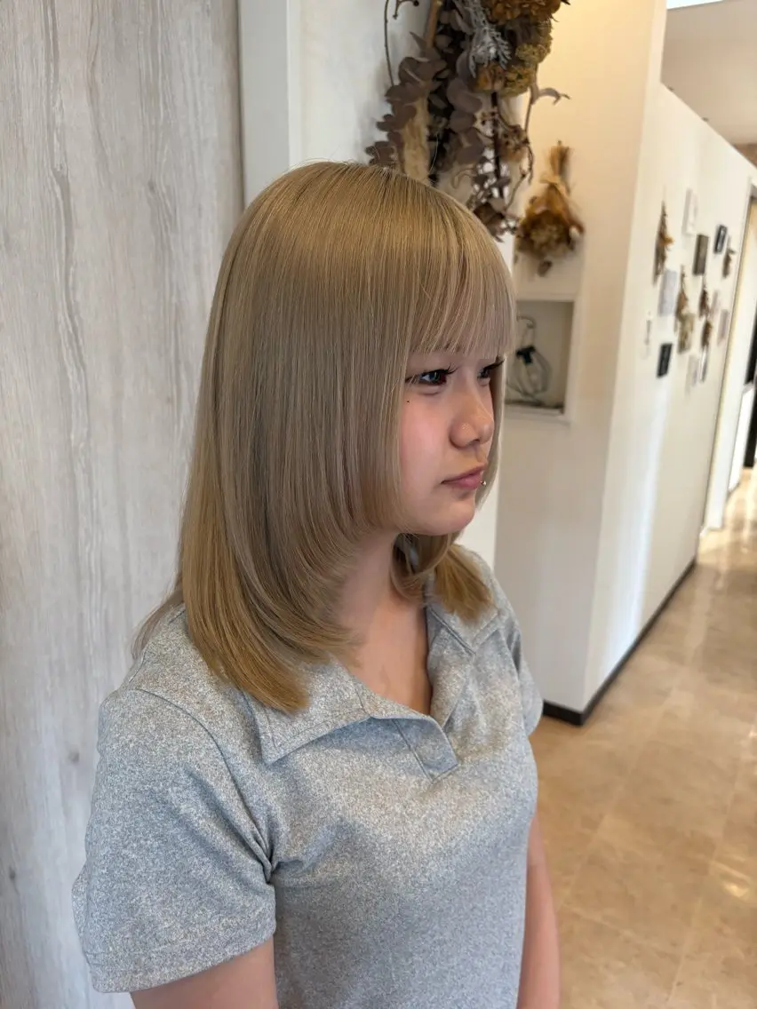 ミディアム レイヤーカット 衛藤 澄玲のヘアスタイル