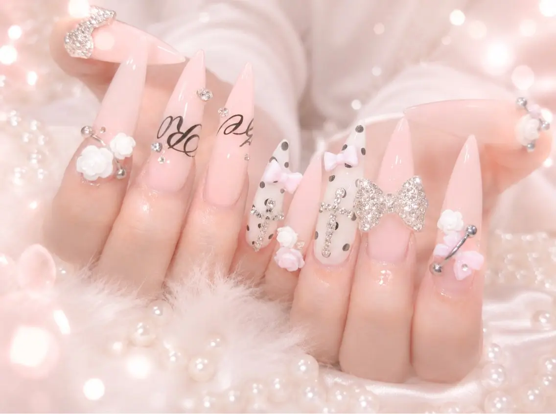 ネイル アートネイル オーロラネイル ボルドー チークネイル フレンチネイル ハンドネイル Sakura Nail Salonのネイルデザイン