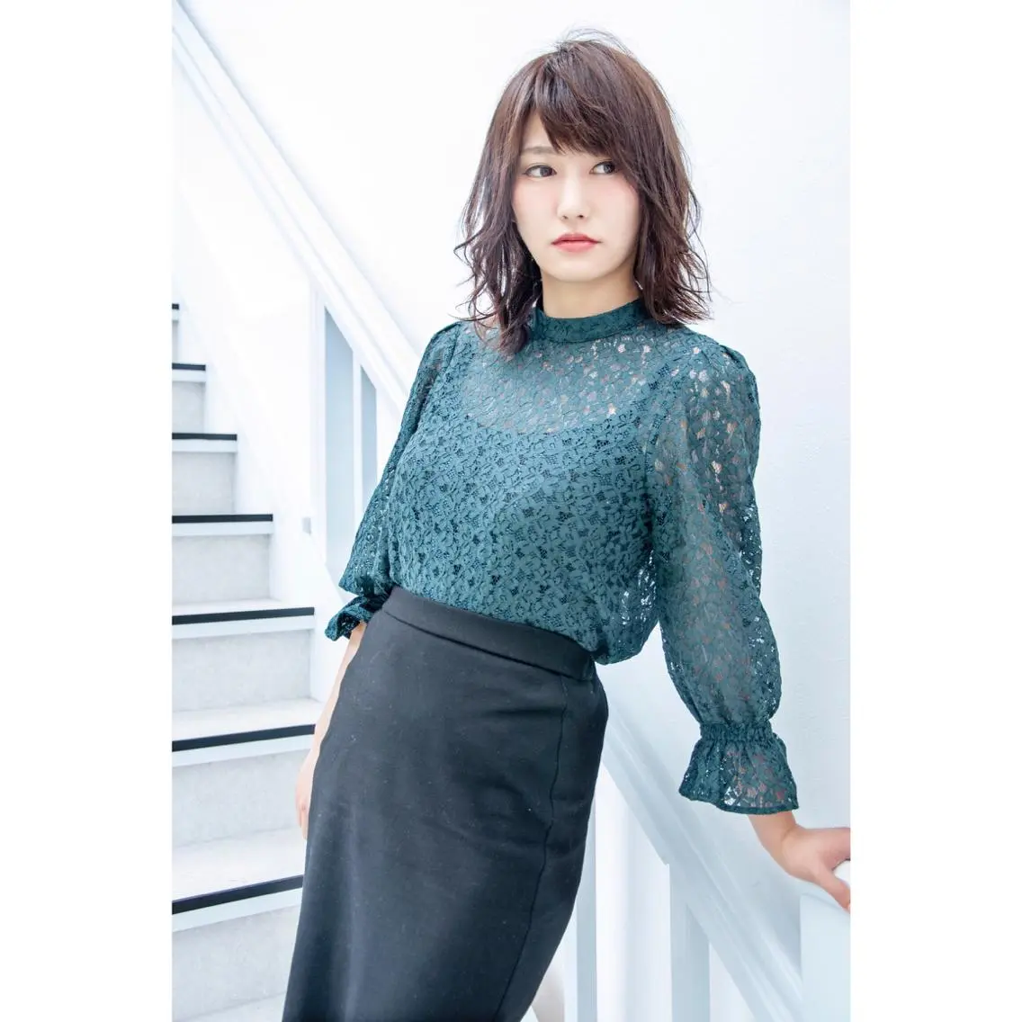 ミディアム 樽見 怜のヘアスタイル