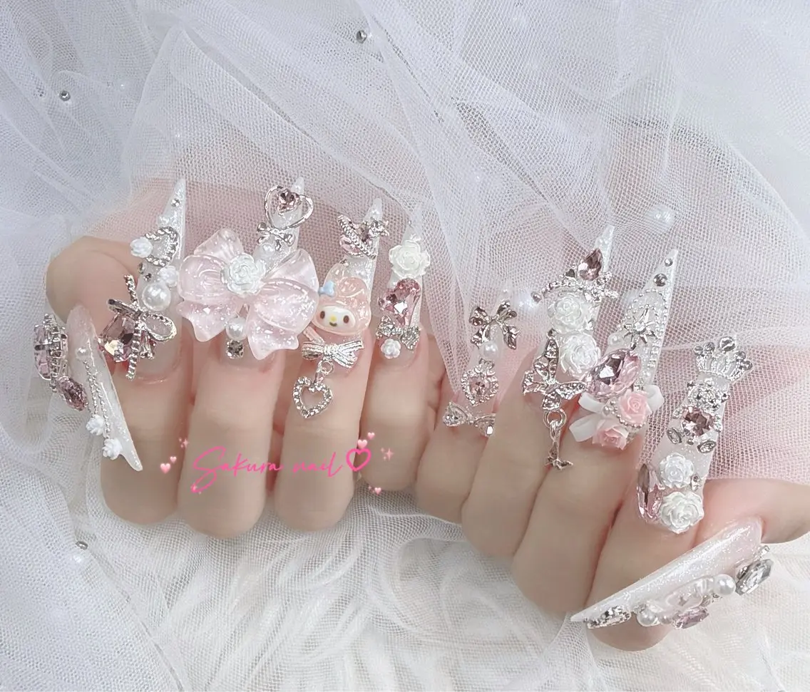 ネイル オーロラネイル クリアネイル フラッシュネイル フレンチネイル ジェルネイル ハンドネイル Sakura Nail Salonのネイルデザイン