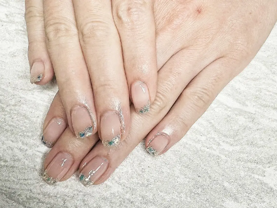 ネイル オーロラネイル フレンチネイル ガラスフレンチ 韓国ネイル マグネットネイル JULIE NAILのネイルデザイン