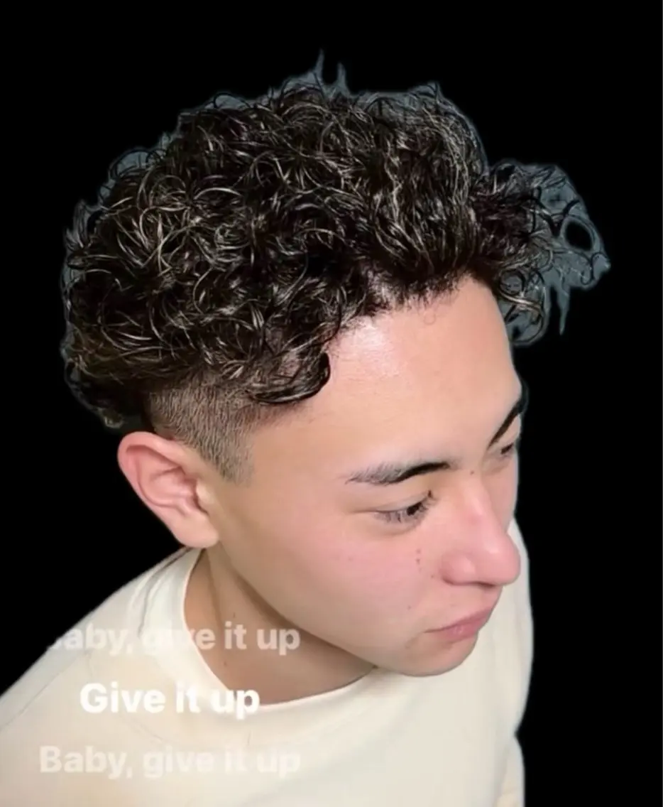 ミディアム カット パーマ 東 琥太郎のヘアスタイル