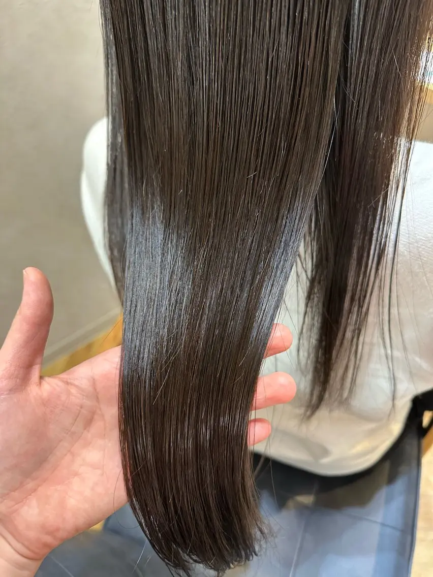 カット💇♀️+うる艶酸性ストレート🌈の写真