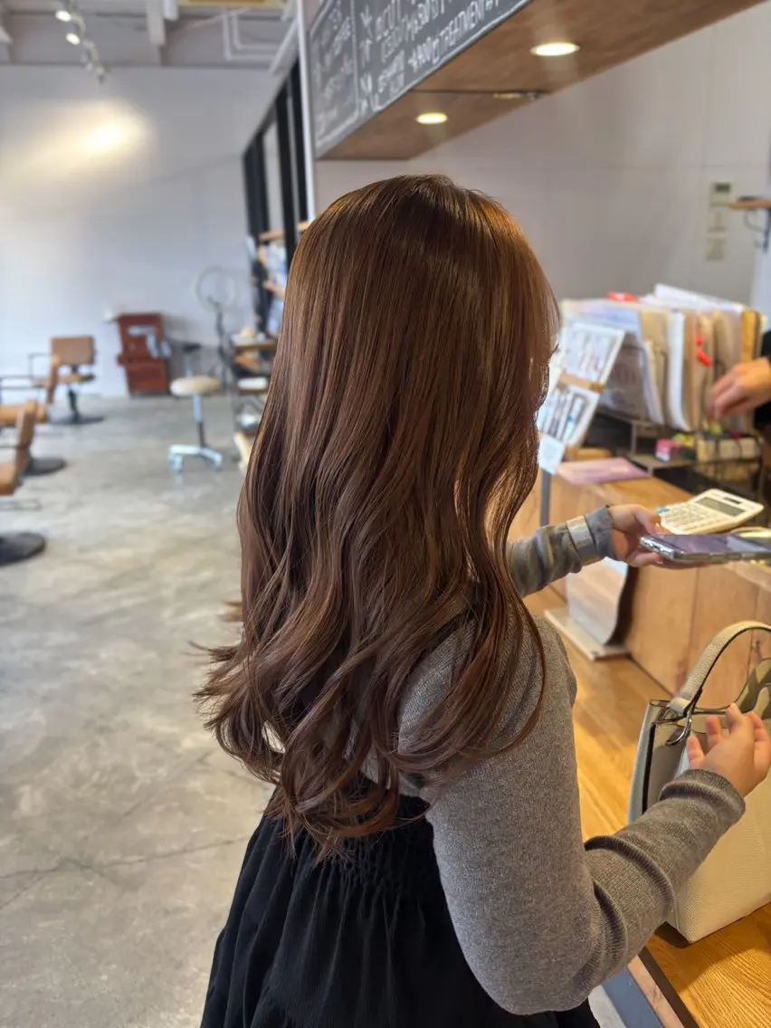 ロング カラー ベージュカラー ヘーゼル カット ヘアカラー トリートメント はっとり ななせのヘアスタイル