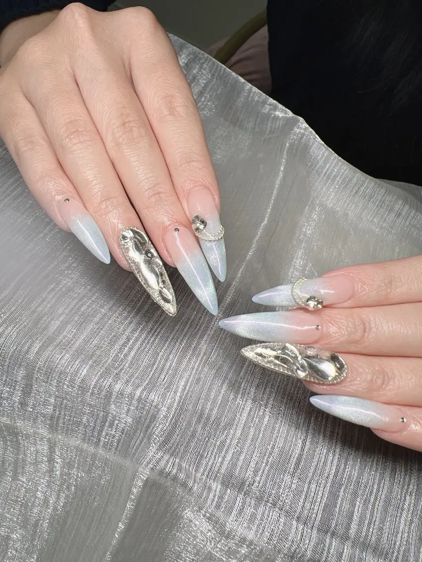 ネイル 長さ出し グラデーション 卒業式 キラキラネイル マグネットネイル Lee Nailsのネイルデザイン