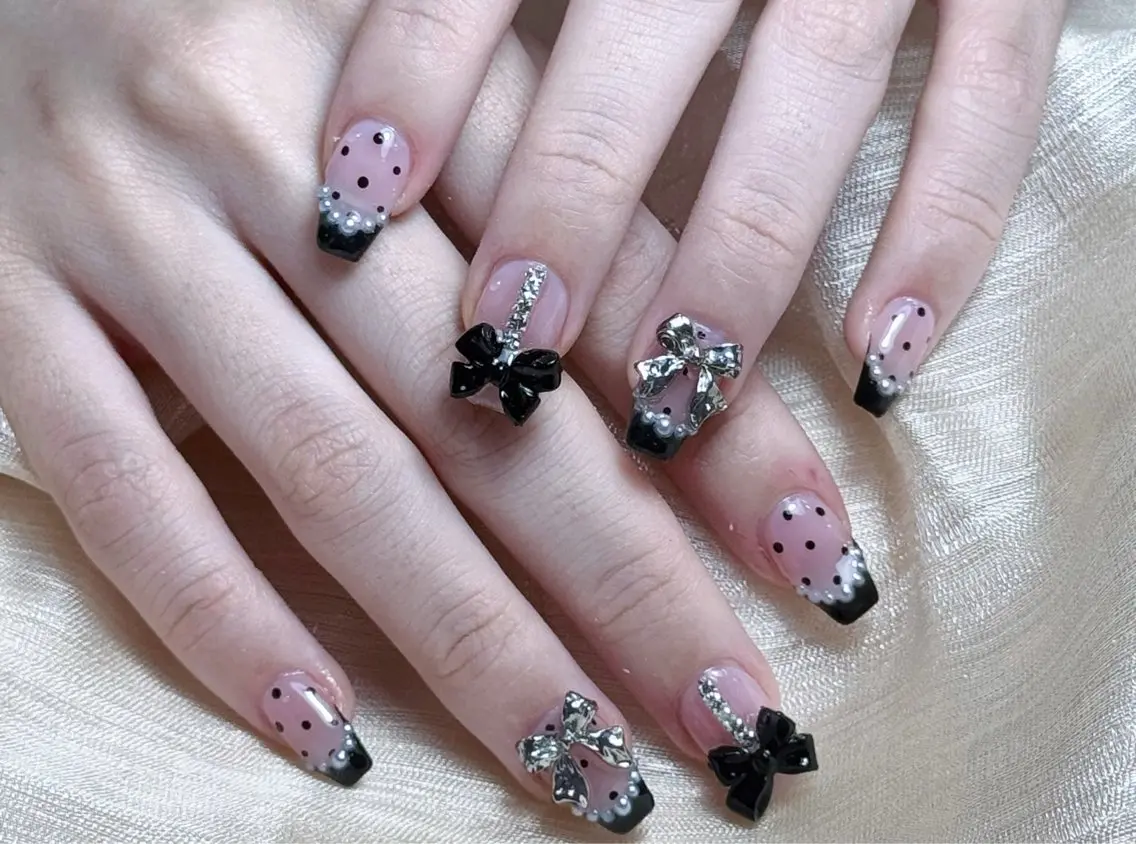 ネイル フレンチネイル グラデーション キラキラネイル 韓国ネイル マグネットネイル ハンドネイル 🎀🎀YooLi Nail Salonのネイルデザイン