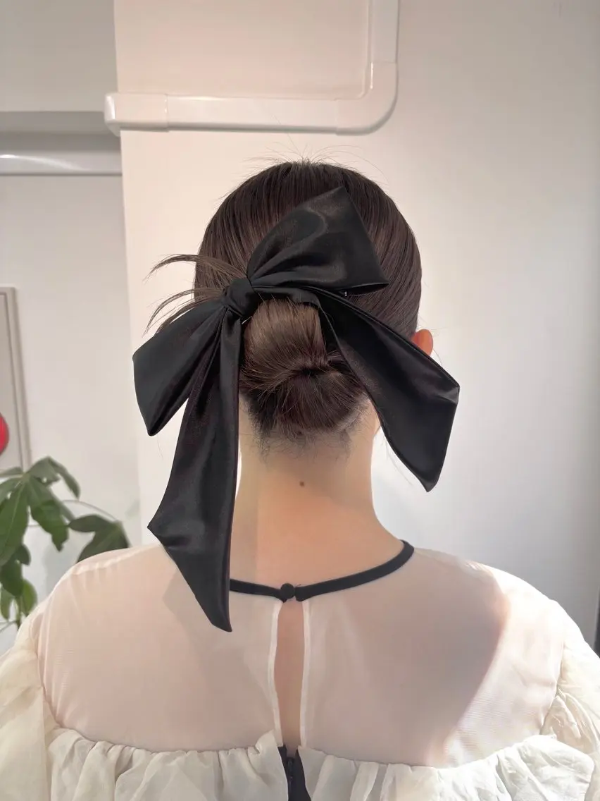 ヘアアレンジ ヘアセット ハイトーンカラー 🦋yuri🦋のヘアスタイル