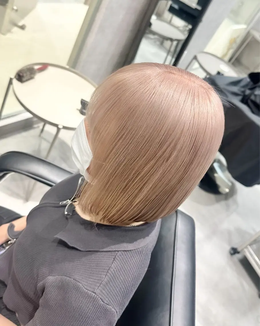 ショート カラー ベージュカラー ハイトーンカラー ミルクティーベージュ ボブ 井口 泰輝のヘアスタイル