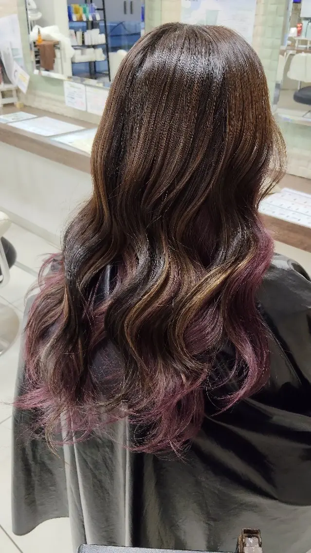 カラー ロング ブリーチ インナーカラー ヘアカラー 本間 郁梨のヘアスタイル
