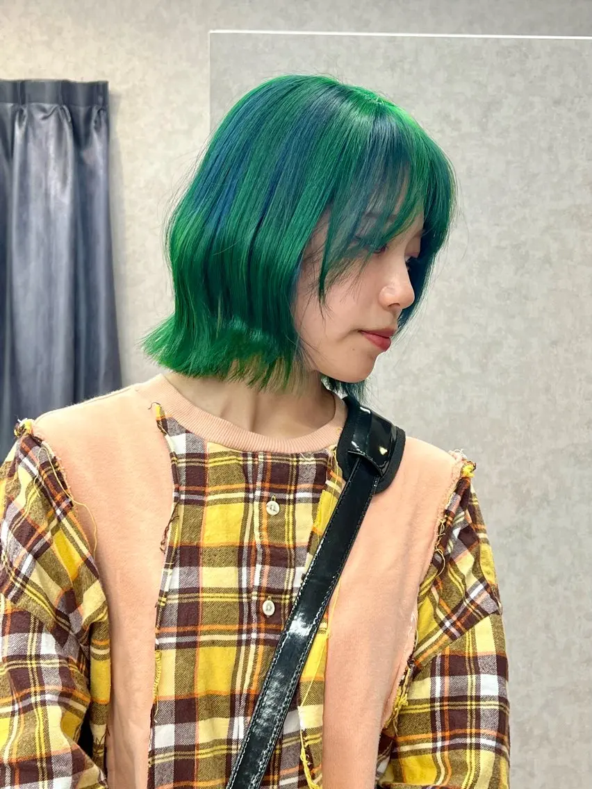 ミディアム カラー ブリーチ ブルーカラー デザインカラー BOB men's KIRAのヘアスタイル