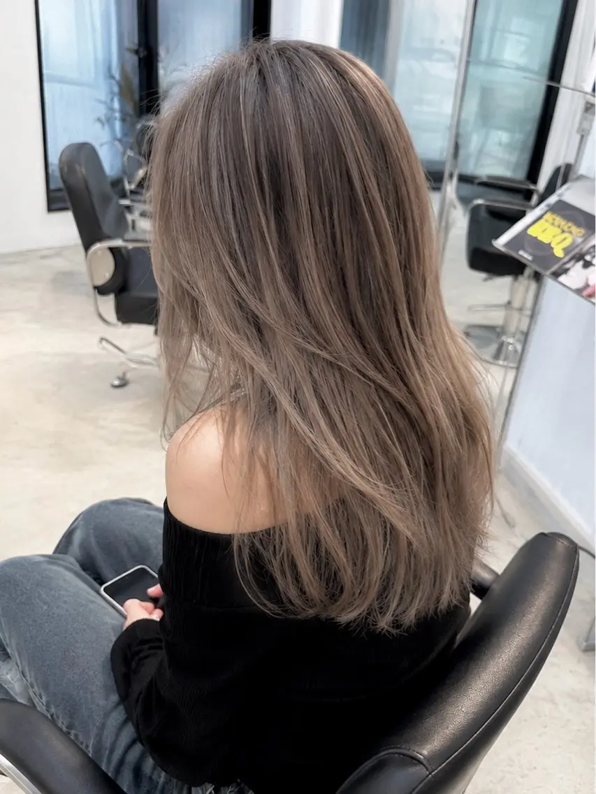 ロング レイヤーカット ヘアカラー 🔷ブリーチバレイヤ ージュ🔷飯野達也のヘアスタイル