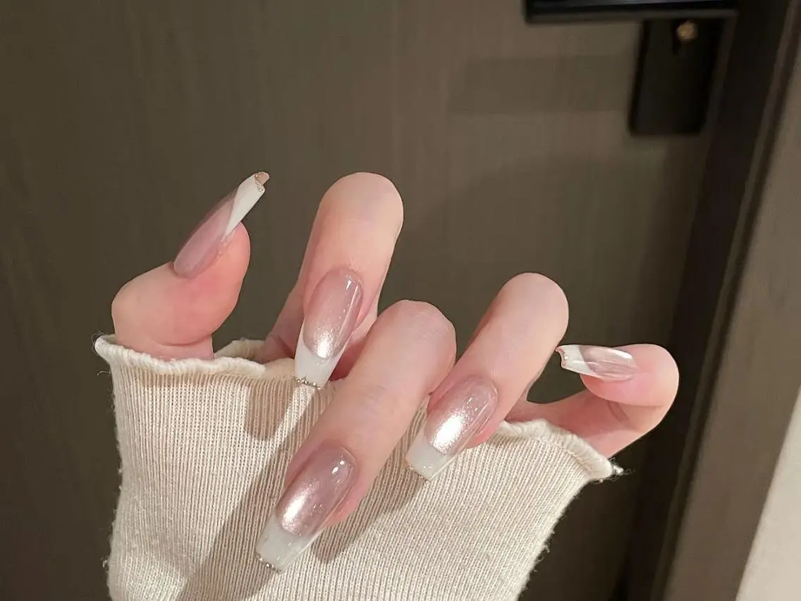 ネイル フレンチネイル ガーリー ロングネイル マグネットネイル シンプルネイル 🌷Hana 🌷のネイルデザイン
