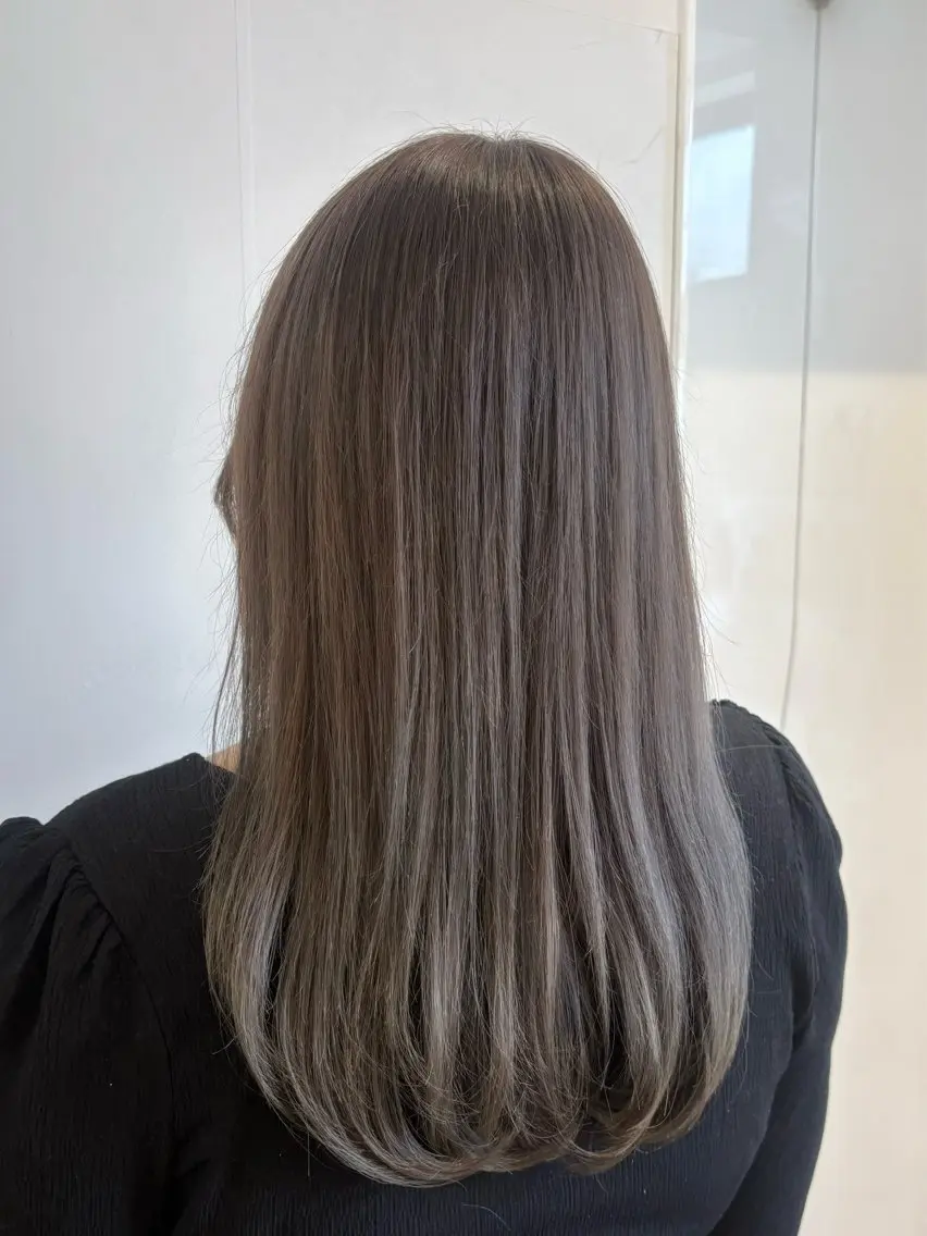 セミロング 顔まわりレイヤー 顔周りカット レイヤーカット ヘアカラー 棚橋 光海のヘアスタイル