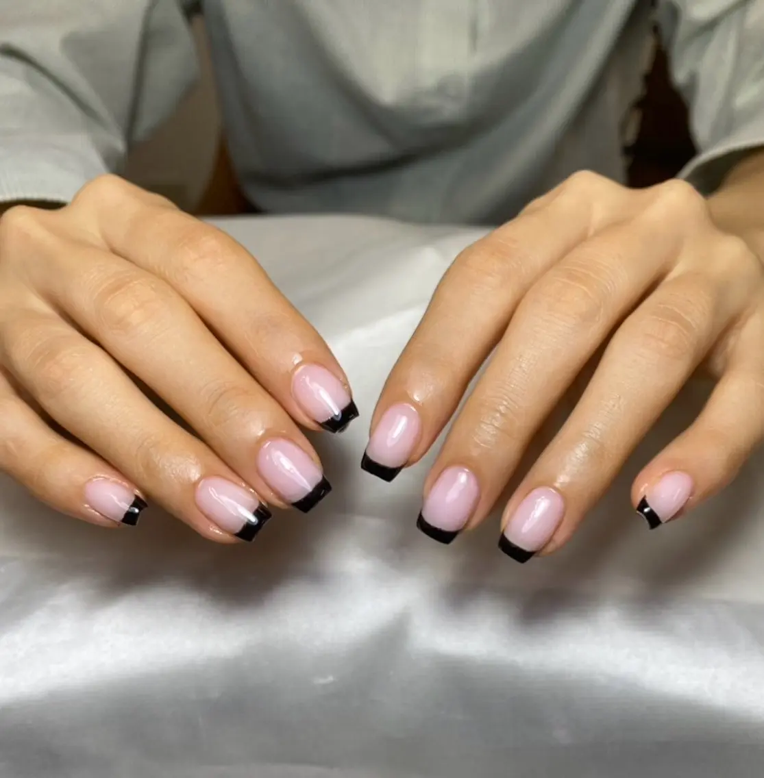ネイル チークネイル 長さ出し フットネイル ジェルネイル 卒業式 𝓐𝓷𝓻𝓲 XiinhNailのネイルデザイン