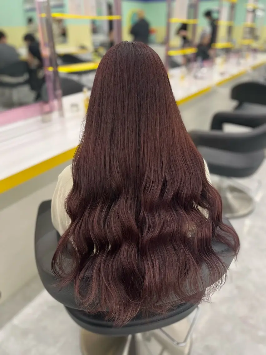 ロング カラー ヘアカラー ハイトーンカラー 🦄レイヤーカットのヘアスタイル