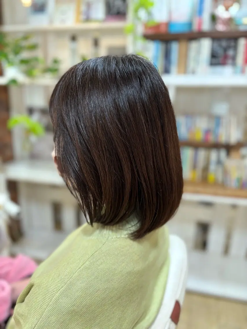 ミディアム 岩谷 美香のヘアスタイル