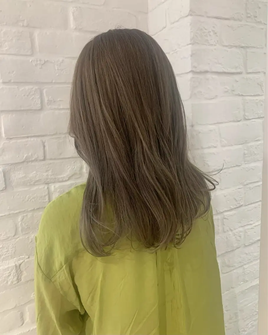 ロング 🍂透明感ベージュ カラー🍂森部杏菜のヘアスタイル