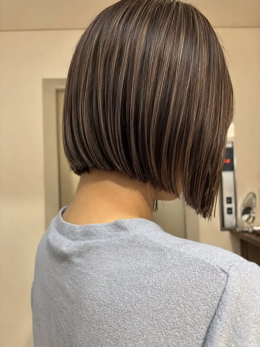 ショート 切りっぱなしボブ ボブ 外国人風カラー ハイライト レイヤーカット 🌺海外風ハイライト 🌺カマタ アンナのヘアスタイル