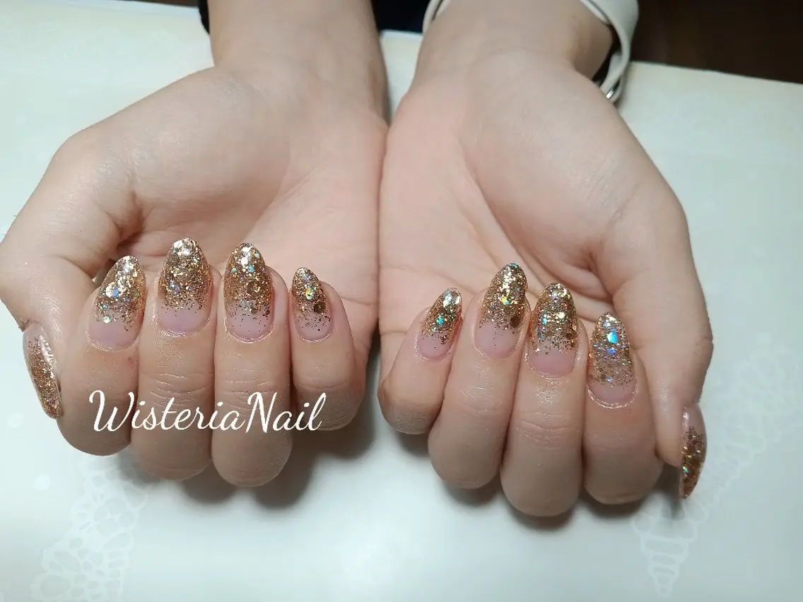 ネイル ゴールド グラデーション キラキラネイル ラメ(グリッター) ラメグラデーション Wisteria Nail_Yukieのネイルデザイン