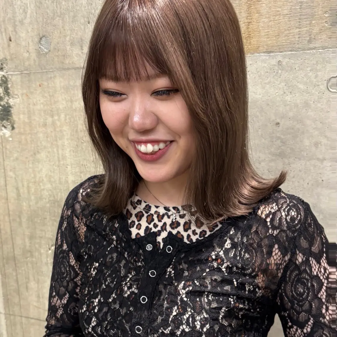 セミロング 瑠己杏 :ボブ/ ハイトーンワンカラーのヘアスタイル