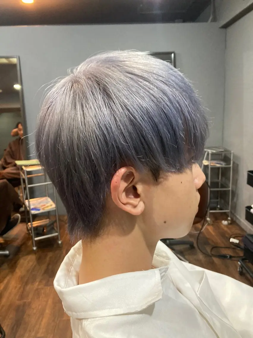 ショート カラー メンズ メンズウルフカット アッシュ シルバー シルバーアッシュ ウルフカット カット ヘアカラー トリートメント FUGO原宿【代表】 髪質改善/イイヌマのヘアスタイル