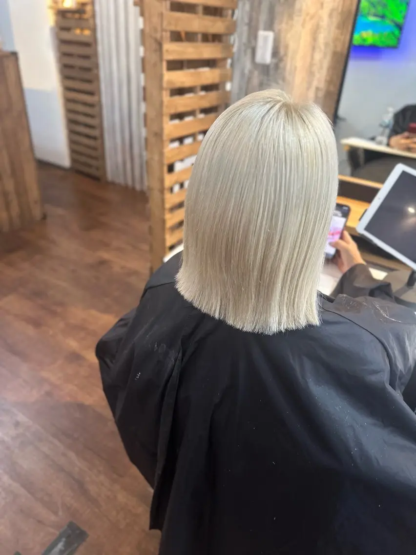 ミディアム カラー ブリーチ ブロンド カット ヘアカラー トリートメント Luzir⭐︎ GEN⭐︎のヘアスタイル