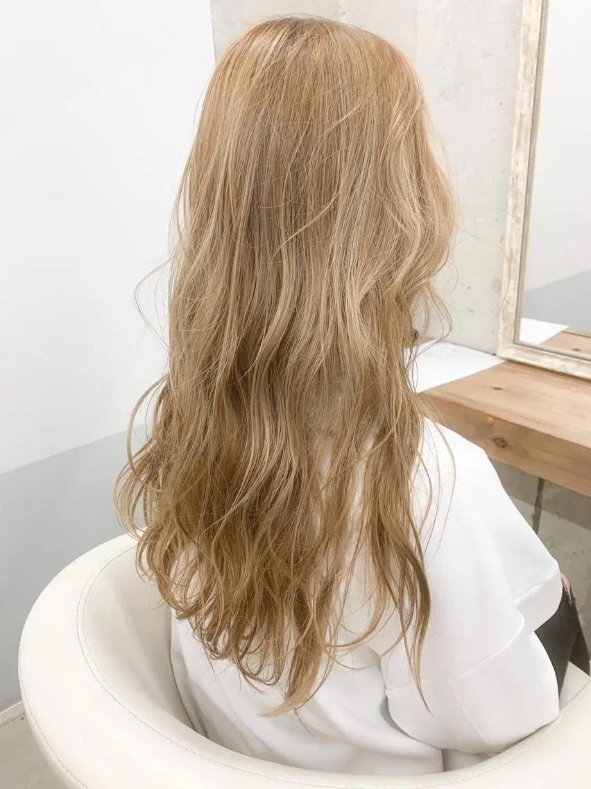 予約殺到人気NO1カット＋うる艶カラー＋3ステップトリートメント¥7700の写真