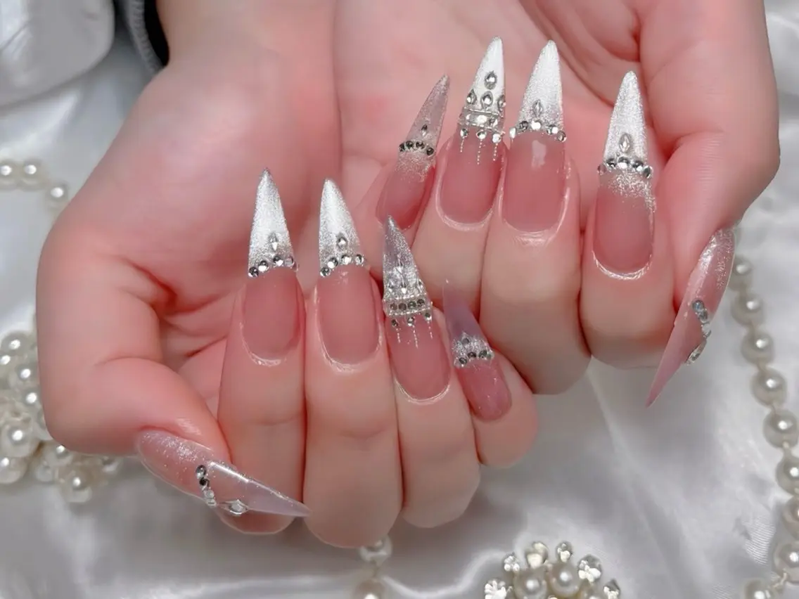 ネイル 韓国ネイル マグネットネイル 持ち込み ニュアンスネイル シンプルネイル ハンドネイル Huyn Nail Shinjyukuのネイルデザイン