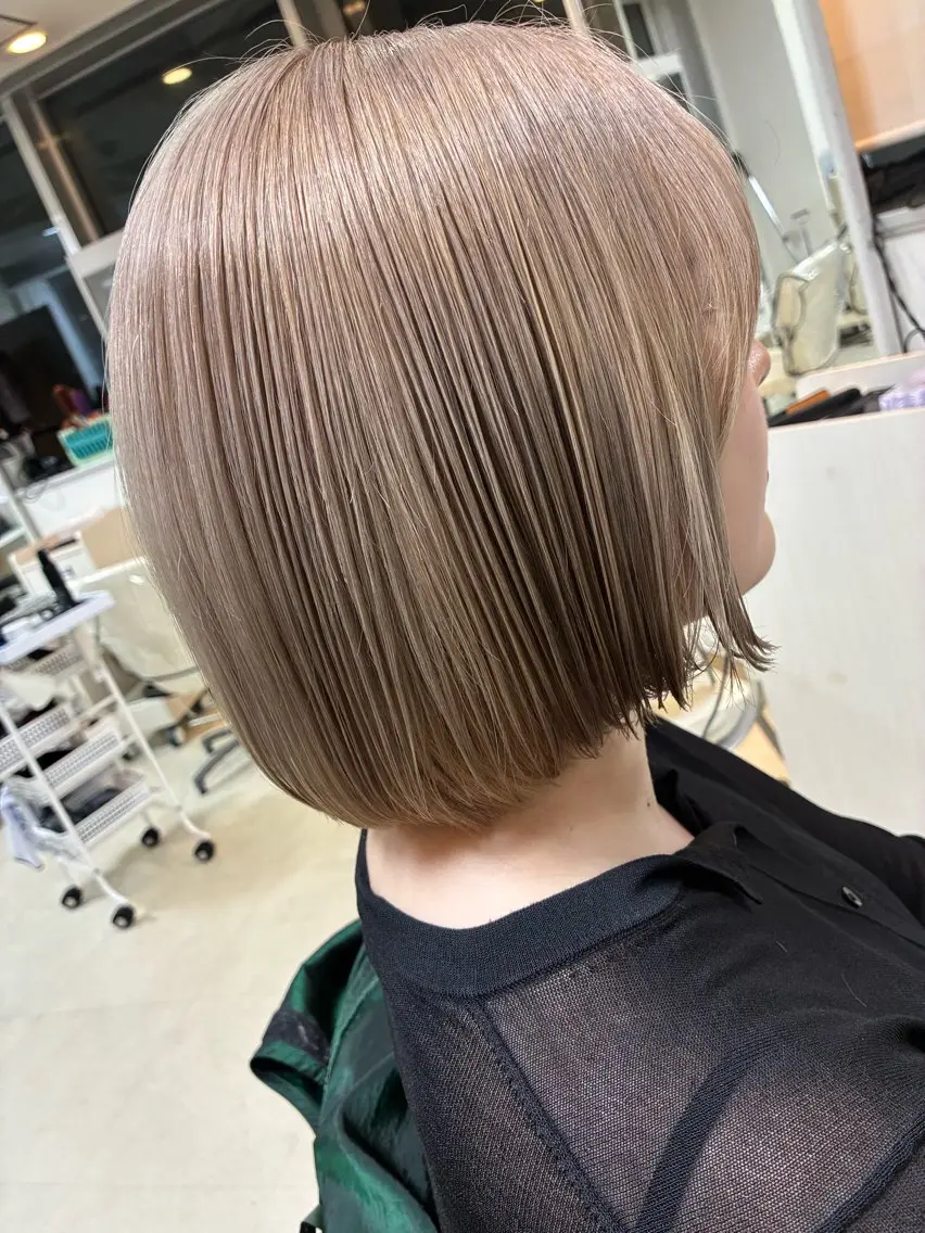 ショート アッシュ ボブ ヒカ ルのヘアスタイル