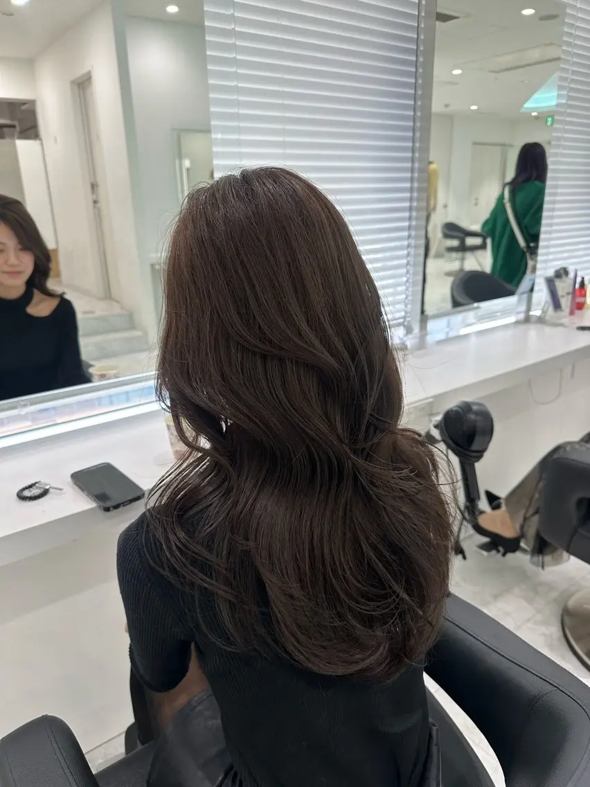 セミロング カラー グレージュ 髪質改善 赤み消し透明感🩶 銀座Ryota🩶のヘアスタイル