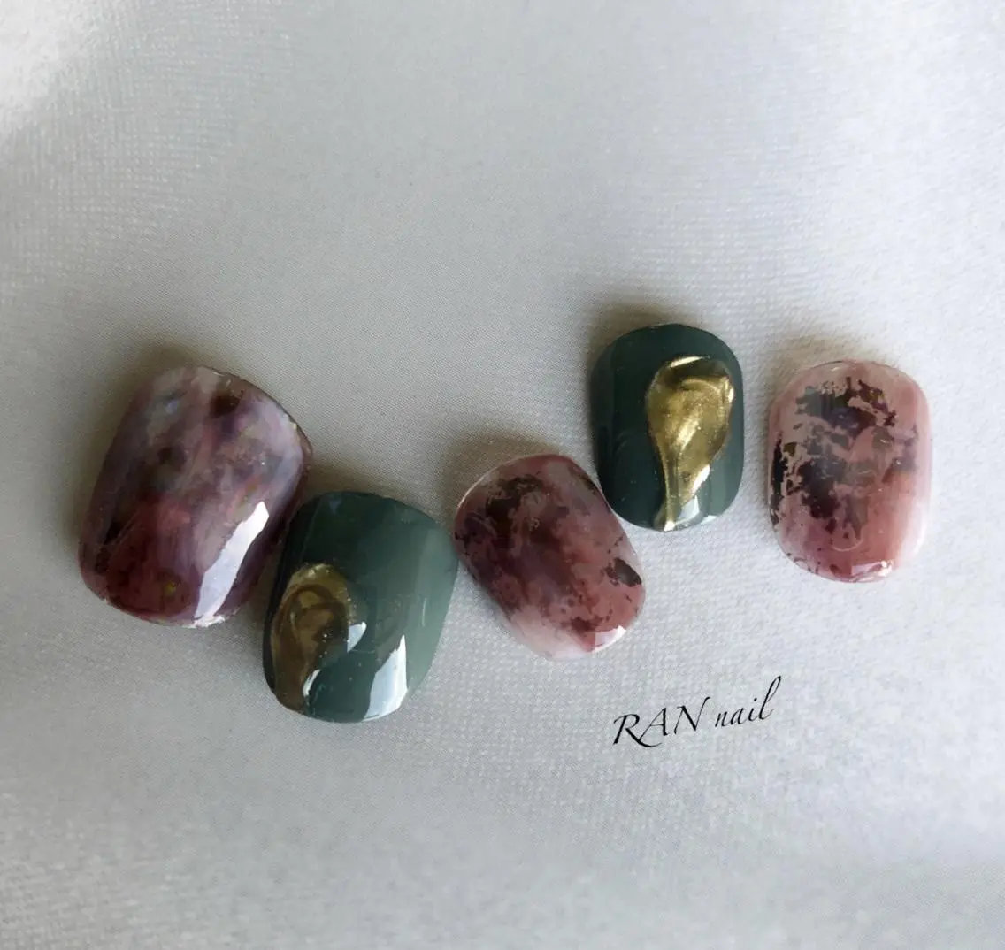 ネイル ブラウン フットネイル グリーン オフィスネイル 春ネイル ハンドネイル フットネイル RAN nailのネイルデザイン