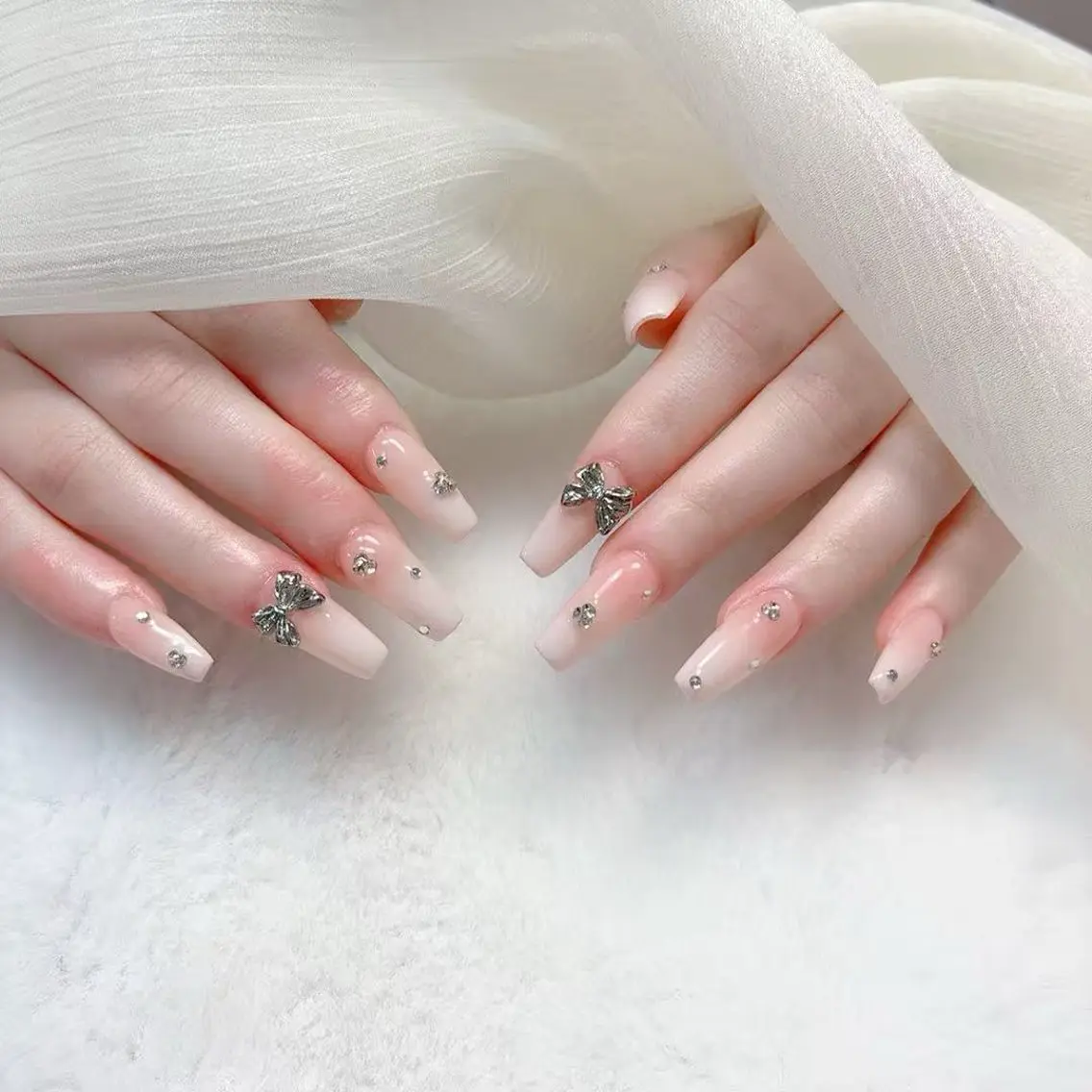ネイル アニマル柄 チークネイル フラッシュネイル フットネイル フレンチネイル B·U Nail大宮 長さだし専門店のネイルデザイン