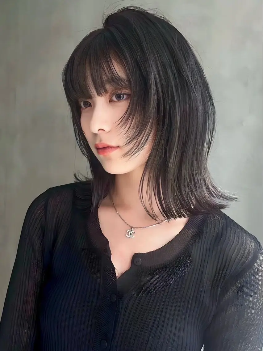 ミディアム カラー 白井 音羽のヘアスタイル