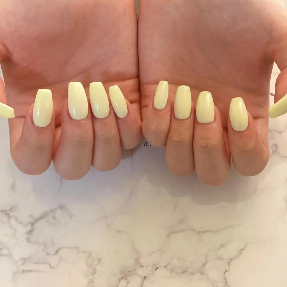 ショート カラー パーマ ヘアアレンジ メンズ キッズ ネイル マツエク・マツパ アイブロウ 眉カラー ジェルネイル ワンカラーネイル パラジェル ease NAIL SALONのネイルデザイン