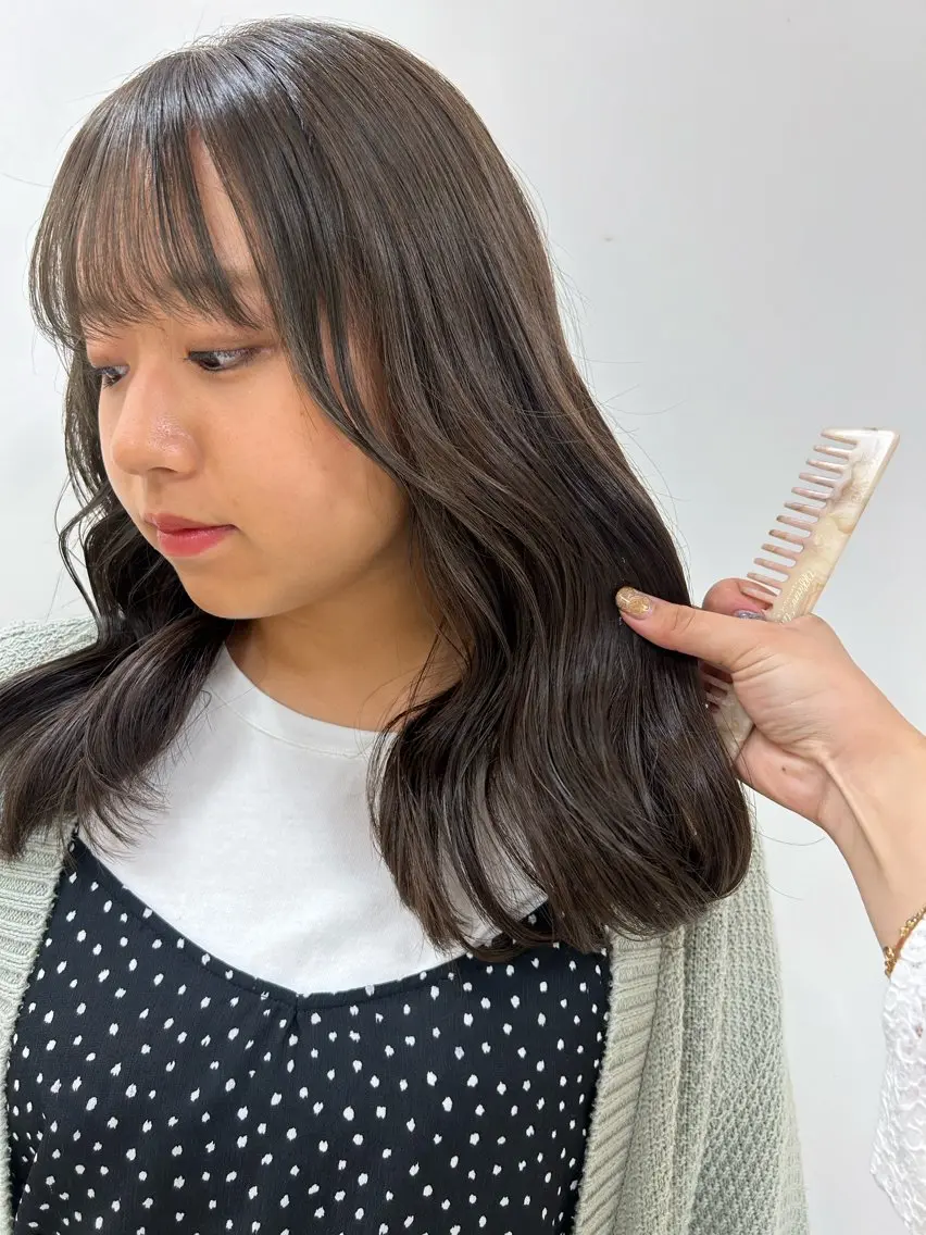 セミロング カラー kenje luscaのヘアスタイル