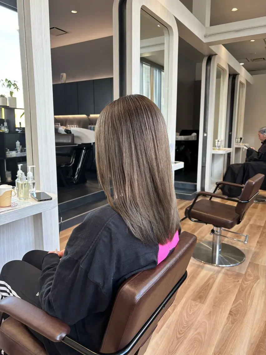 セミロング カラー ベージュカラー 透明感カラー シルバー シルバーベージュ カット ヘアカラー 杉原魁/髪質改善/ 似合わせパーマのヘアスタイル