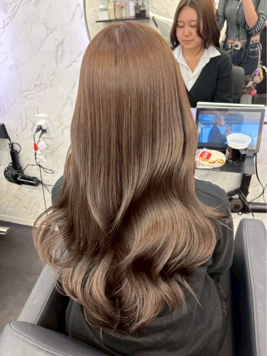 ロング カラー 西内 佳菜のヘアスタイル