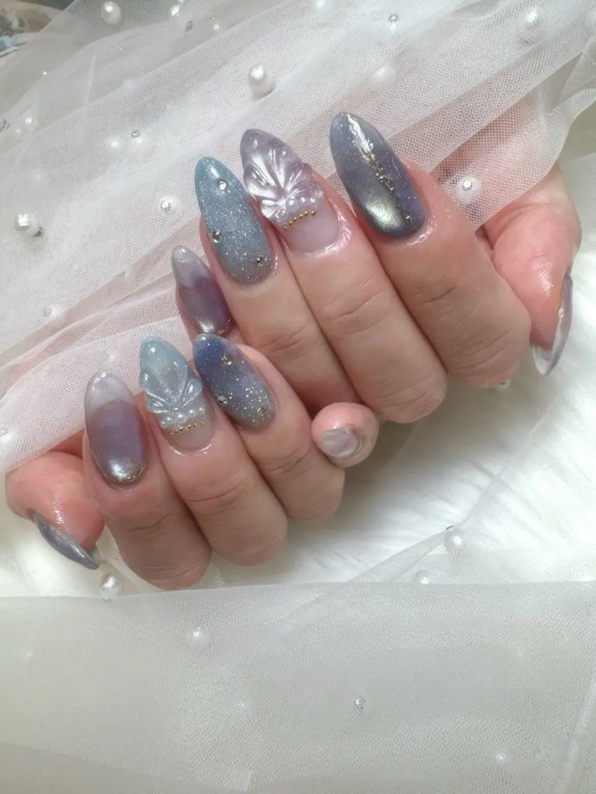 ネイル フットネイル フレンチネイル ガラスフレンチ キラキラネイル 韓国ネイル ハンドネイル Queeens nailのネイルデザイン