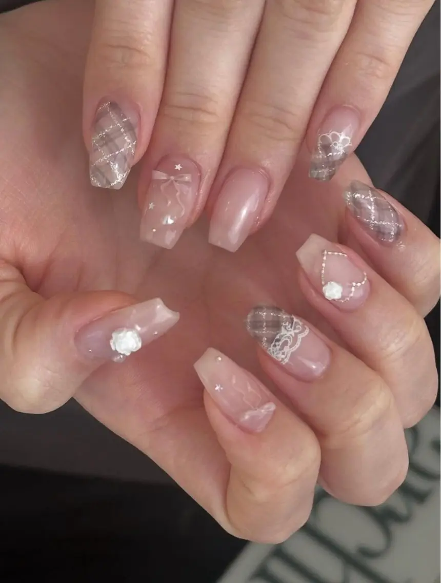 ネイル アートネイル フレンチネイル ジェルネイル キラキラネイル 韓国ネイル ハンドネイル ICE Nailsのネイルデザイン