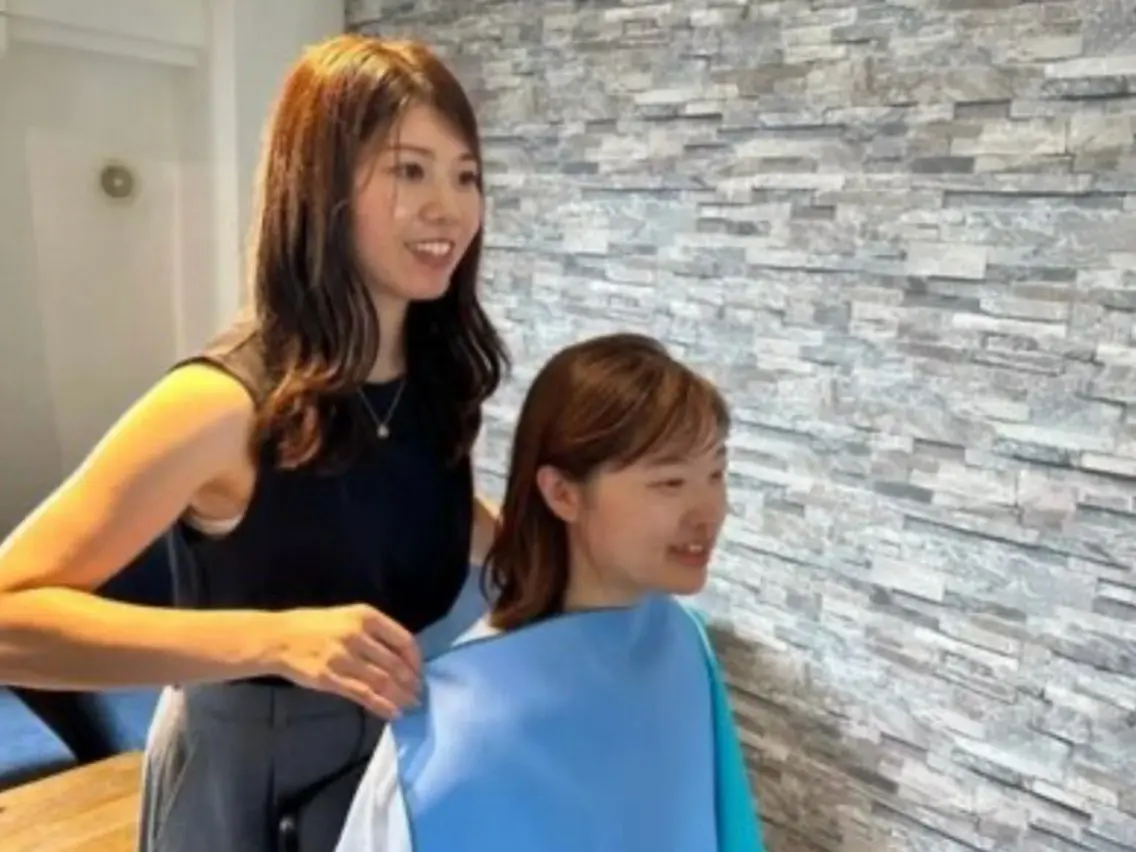 ミディアム カット ヘアカラー トリートメント リビューティーヘア アンドスキンアークのヘアスタイル